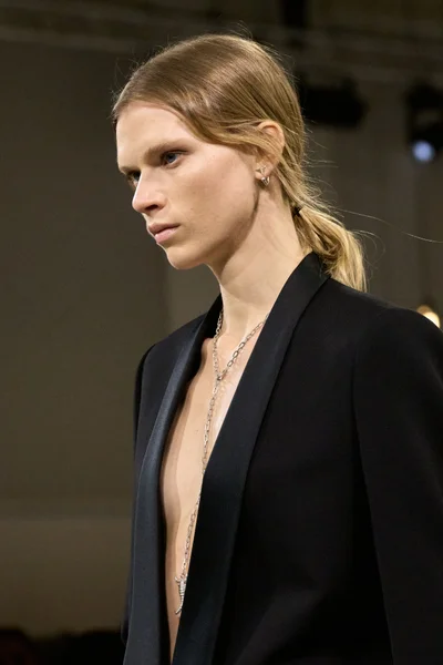 Look 201
